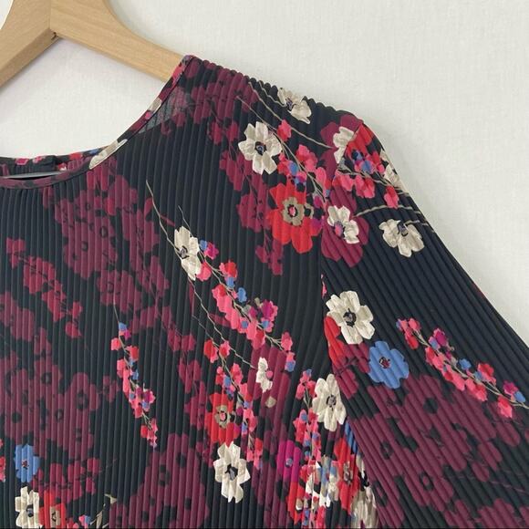 J. Jill Wherever Collection Accordion Pleated Floral Tunic Blouse size Small - Picture 4 of 8